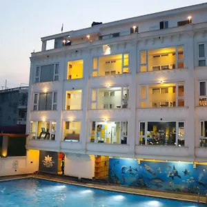 Lotus Club Boutique فندق